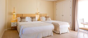 Deluxe Triple Room | Premium bedding, memory foam beds, in-room safe, laptop workspace - VIVE COSTA AZUL (Benalmádena)