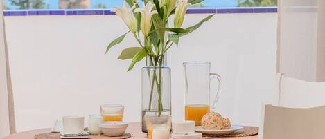 Premium bedding, memory-foam beds, in-room safe, laptop workspace