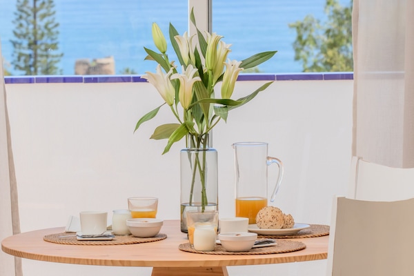 Hochwertige Bettwaren, Betten mit Memory-Foam-Matratzen, Zimmersafe