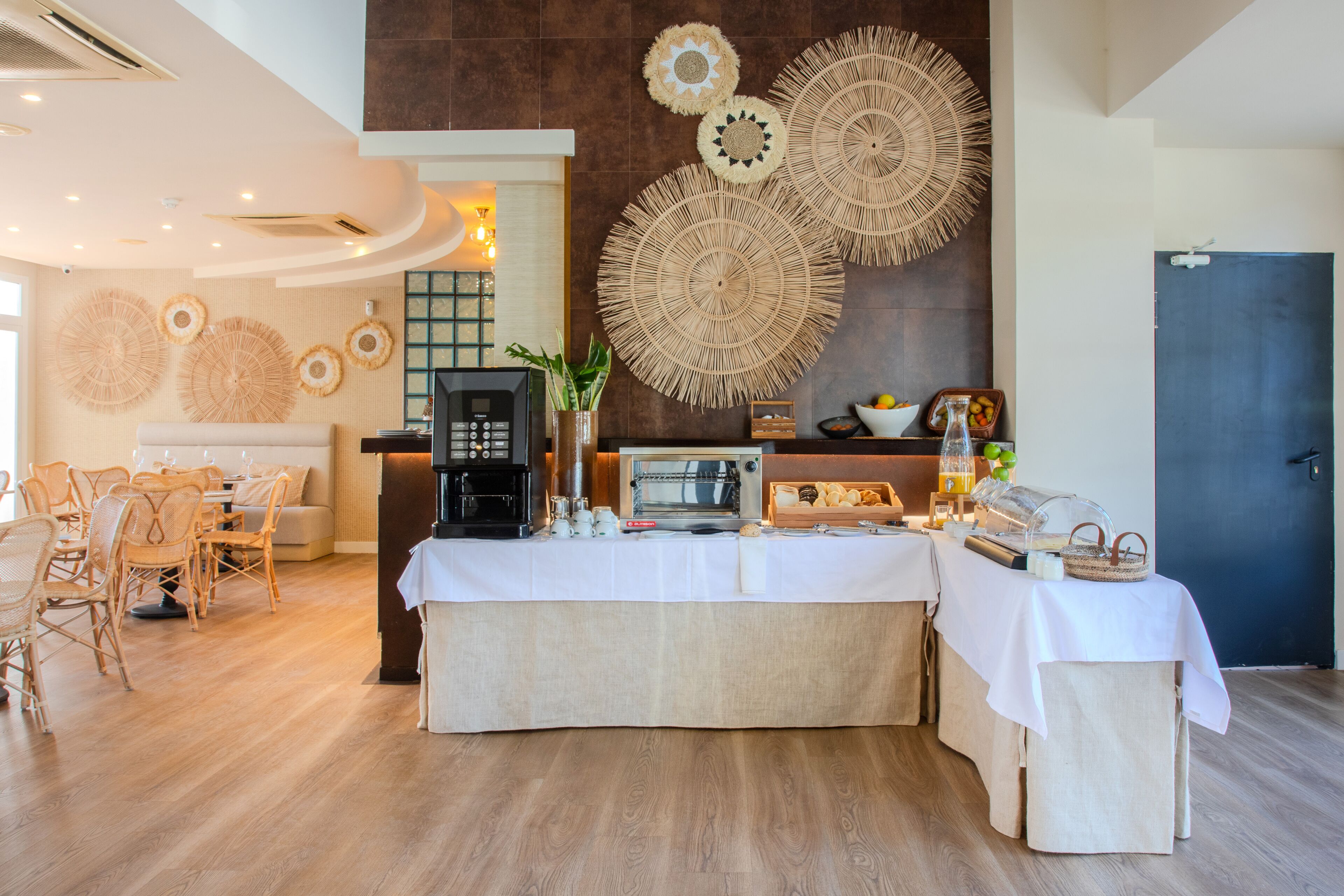 매일 뷔페 아침 식사(1인당 EUR 8)