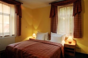 Double Room Single Use, 1 King Bed | Premium bedding, minibar, in-room safe, desk - Spa Wellness Hotel Kazduv Dvur (Skalna)