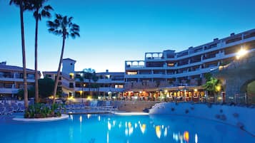 Outdoor pool, pool umbrellas, sun loungers