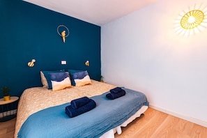 Cortinas blackout, wifi gratis y ropa de cama 