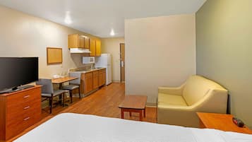 Escritorio y espacio para trabajar con laptop