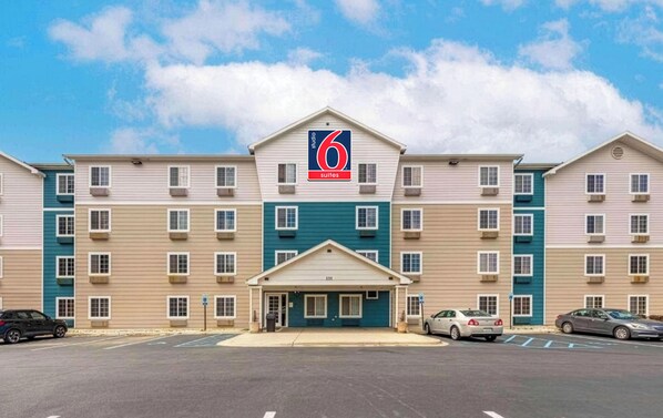 Front of property - Studio 6 Extended Stay Birmingham Pelham  AL (Pelham)