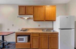 Fridge, microwave, stovetop, freezer - Studio 6 Extended Stay Birmingham Pelham  AL (Pelham)