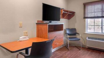 Desk, laptop workspace, iron/ironing board, free WiFi