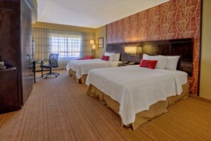 Frette Italian sheets, pillowtop beds, desk, iron/ironing board - Courtyard by Marriott Midland (Midland)