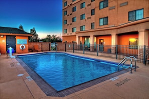 Seasonal outdoor pool - Courtyard by Marriott Midland (Midland)
