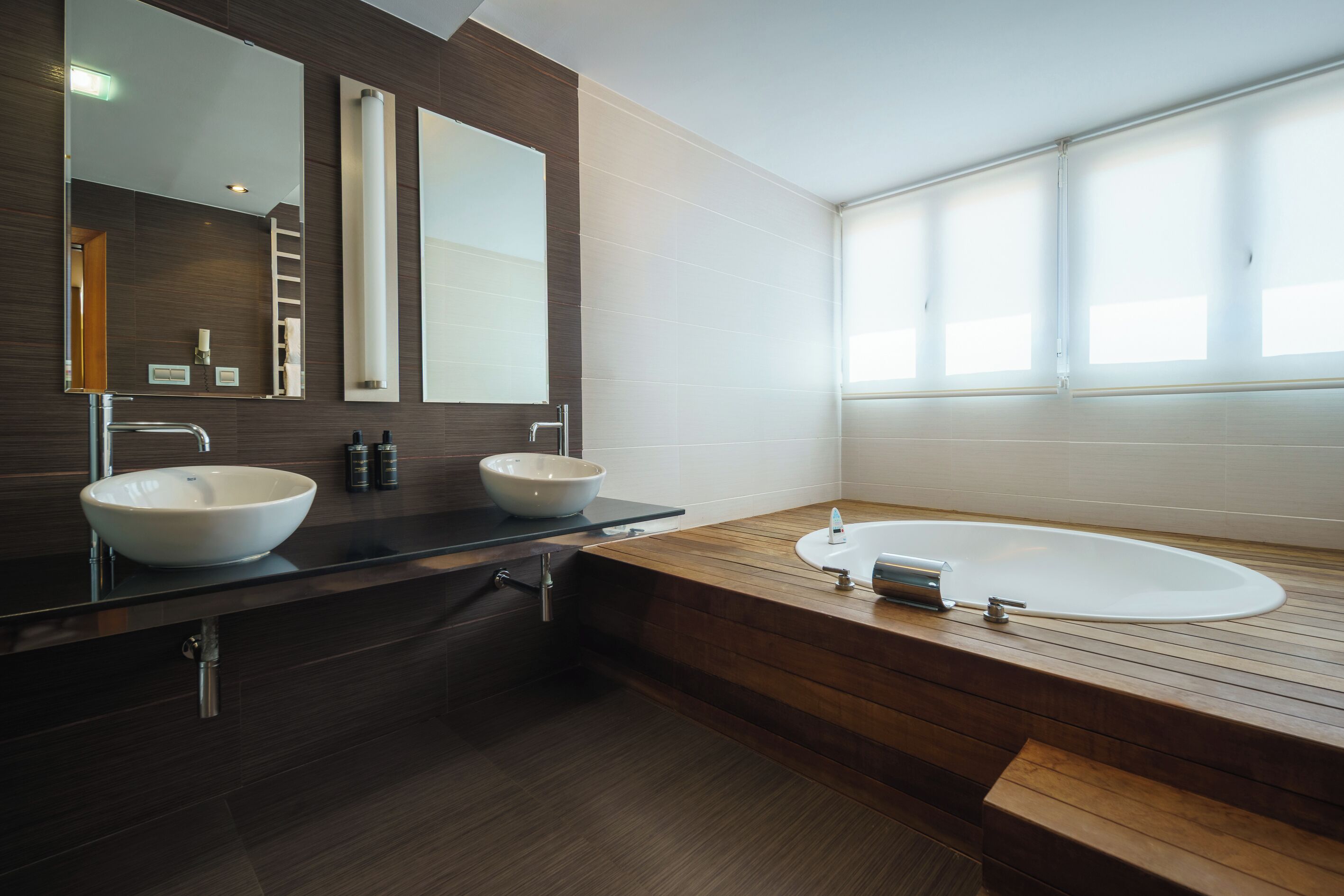 suite (solarium) | bathroom | combined shower/bathtub, free toiletries, hair dryer, bidet