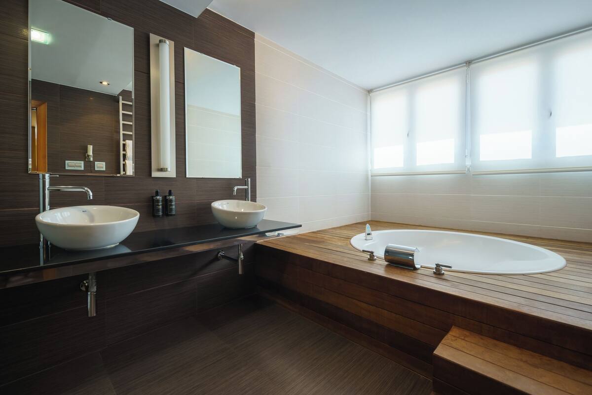 suite (solarium) | bathroom | combined shower/bathtub, free toiletries, hair dryer, bidet