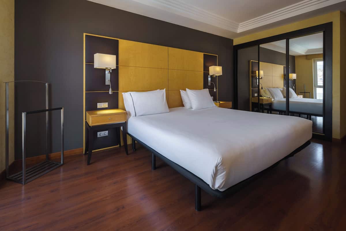 1 bedroom, down duvets, minibar, in-room safe