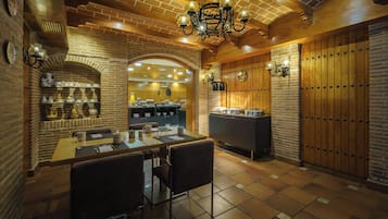 Colazione a buffet, servita tutte le mattine (14 EUR a persona)