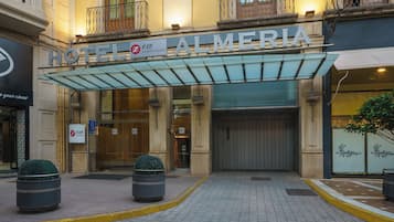 Fachada de la propiedad