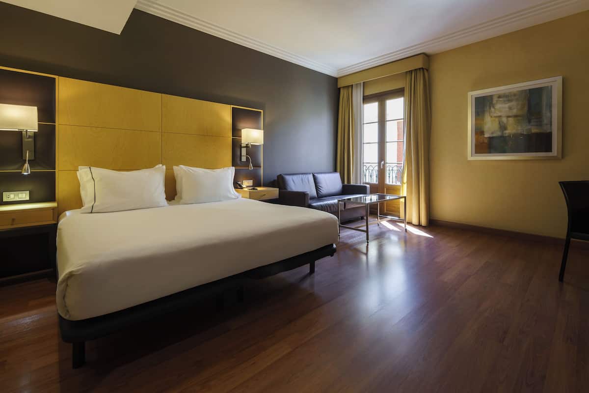 1 bedroom, down duvets, minibar, in-room safe