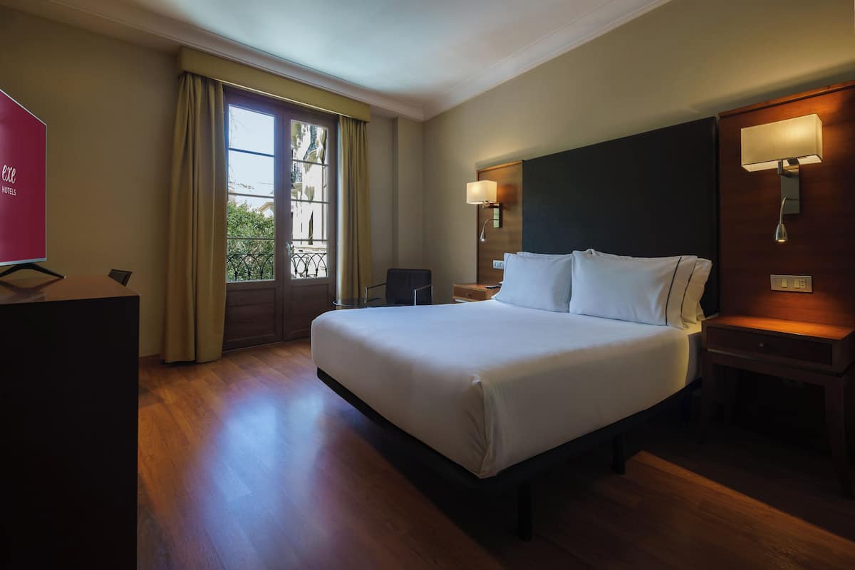 1 bedroom, down duvets, minibar, in-room safe
