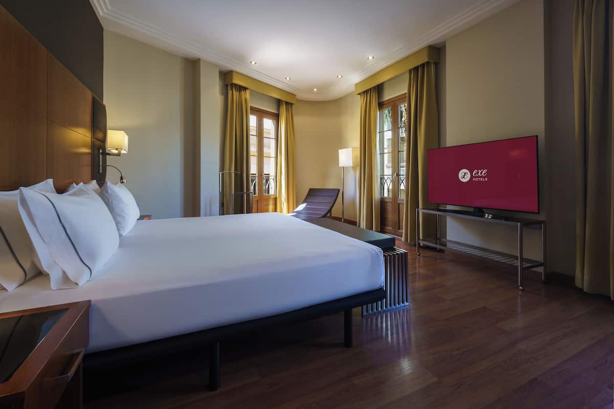 1 bedroom, down duvets, minibar, in-room safe