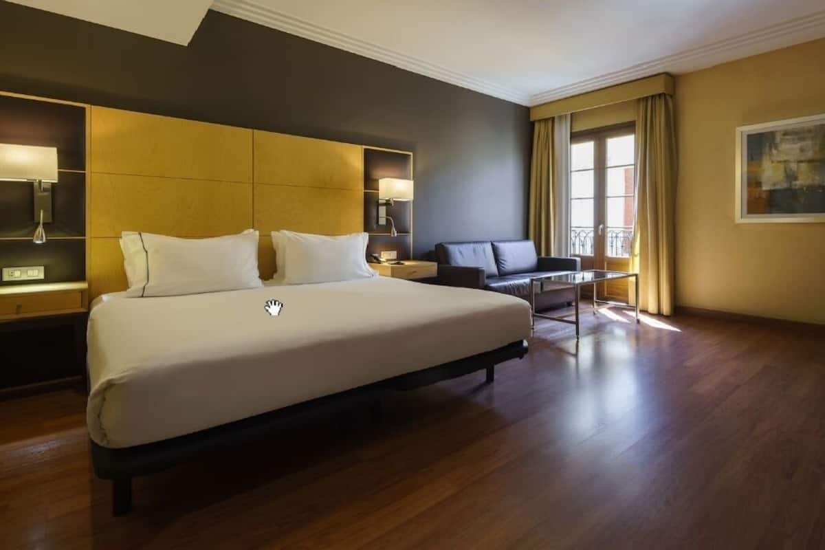Down comforters, minibar, in-room safe, desk