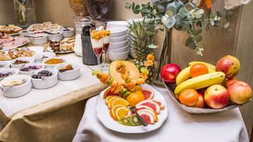 Free daily buffet breakfast