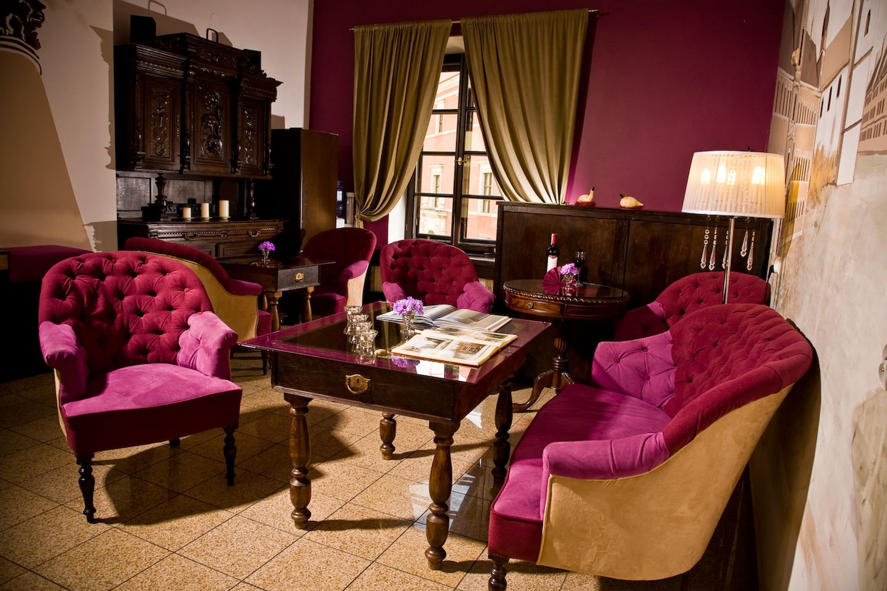 daily continental breakfast (pln 40 per person)