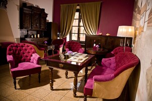 Daily continental breakfast (PLN 40 per person)