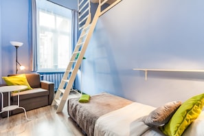 Basic Triple Room, 3 Single Beds, Shared Bathroom | Bathroom