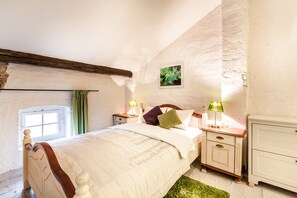 Zimmersafe, individuell dekoriert, Bügeleisen/Bügelbrett