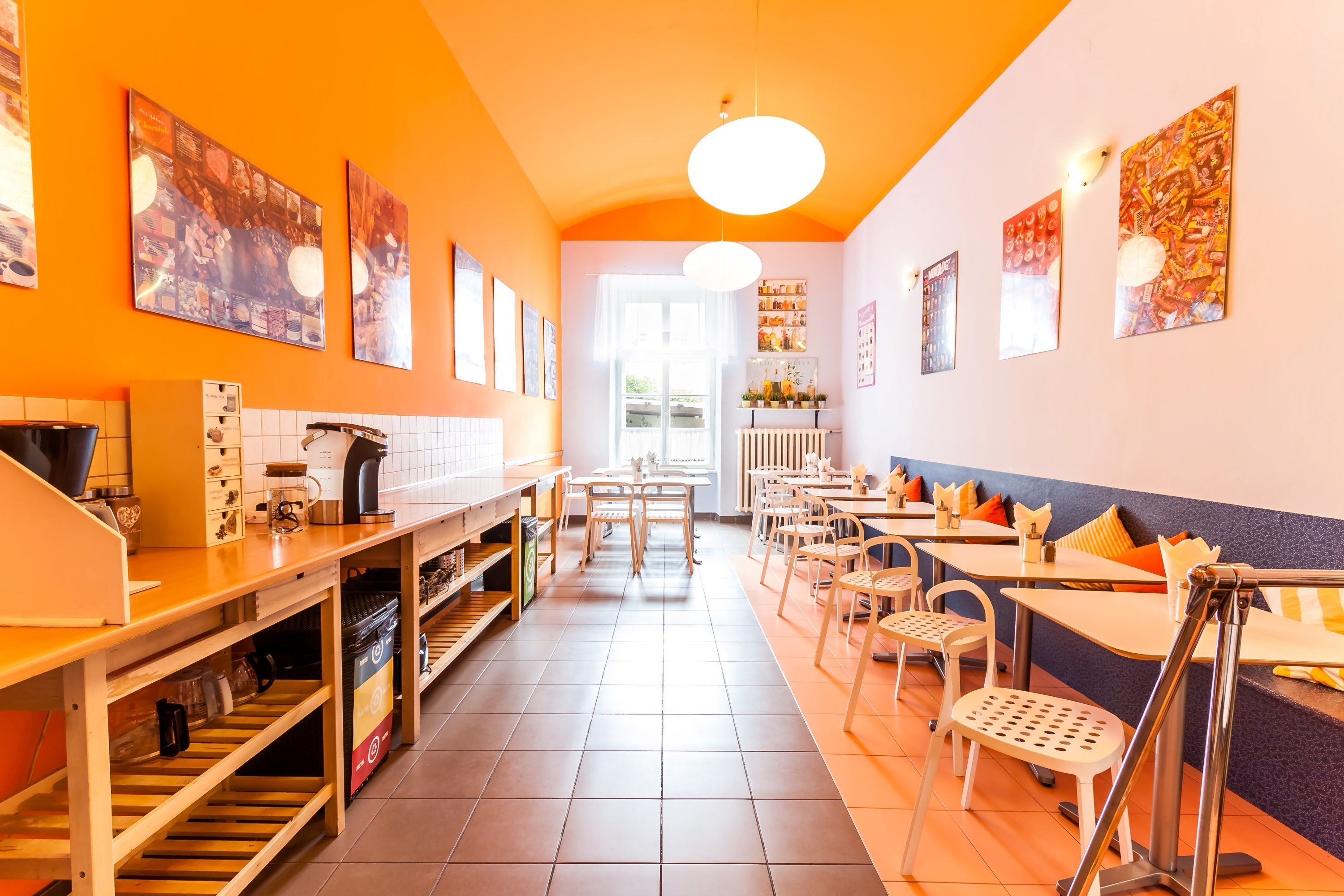 بوفيه فطور يوميًا بتكلفة قدرها (15 PLN للشخص)