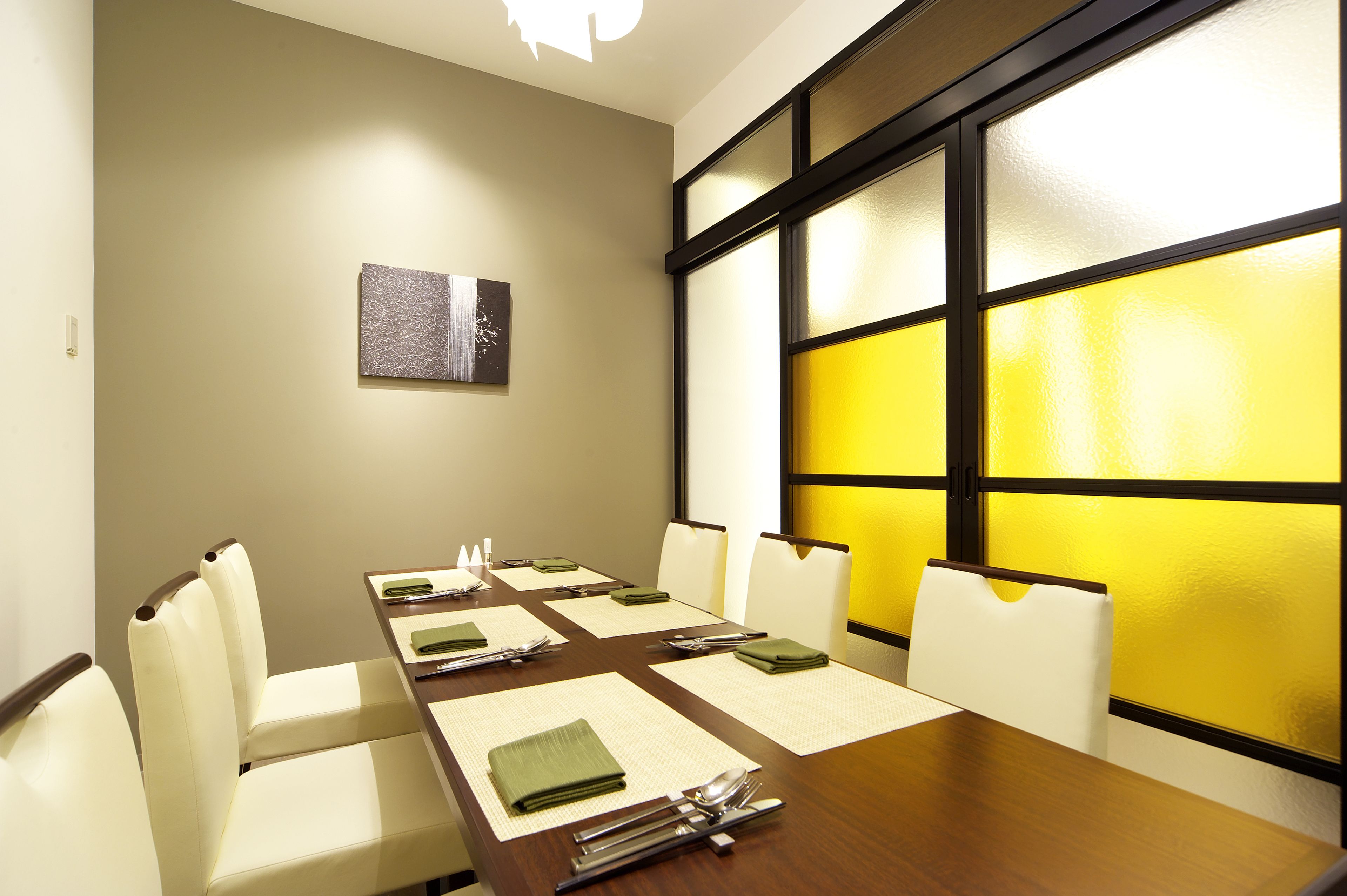 breakfast, lunch and dinner served