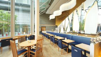 Breakfast, lunch and dinner served