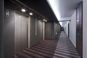 Interior - Tokyo Green Palace (Tokyo)
