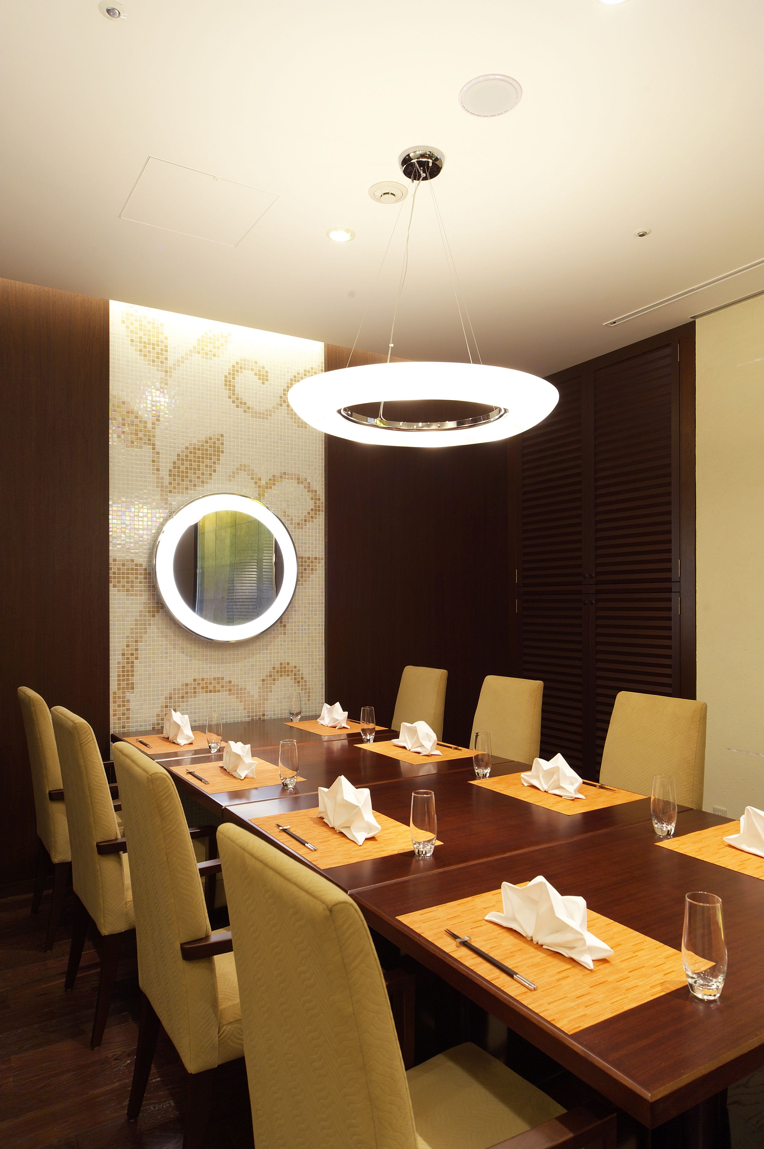 breakfast, lunch and dinner served