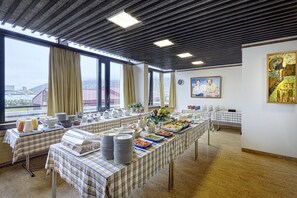 Daily buffet breakfast for a fee - Hotel Torfnes  (Isafjordur)