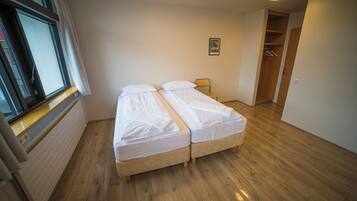 Basic Room | Desk, free cribs/infant beds, free WiFi