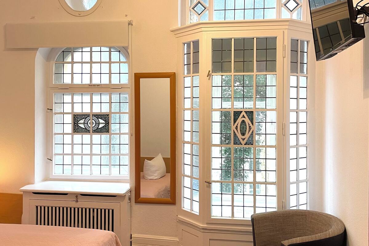 Double Room | Hypo-allergenic bedding, blackout curtains, iron/ironing board