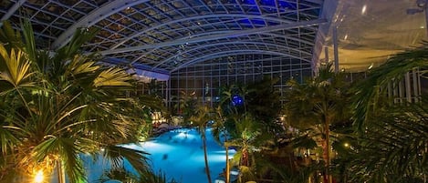 Sauna, hot tub, steam room, body treatments, hydrotherapy, aromatherapy
