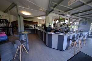 Bar (in der Unterkunft)