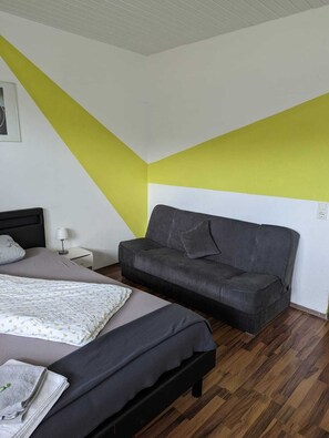 28-tums LED-tv med satellitkanaler och tv