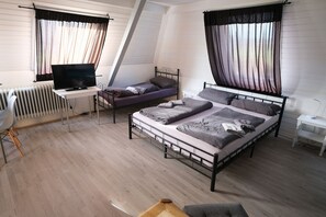 Basic-Vierbettzimmer | Badezimmer