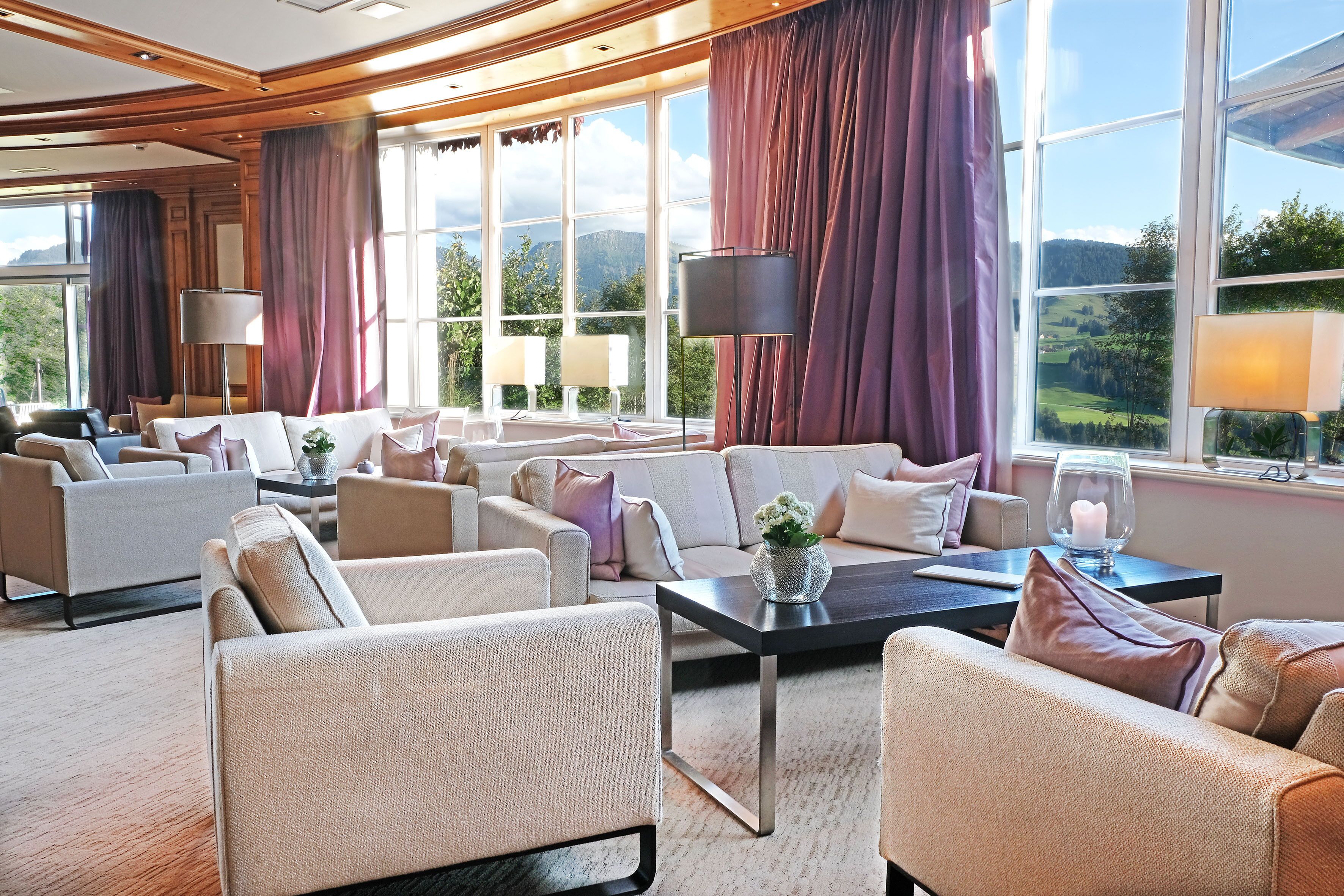 2 bars/lounges, poolside bar