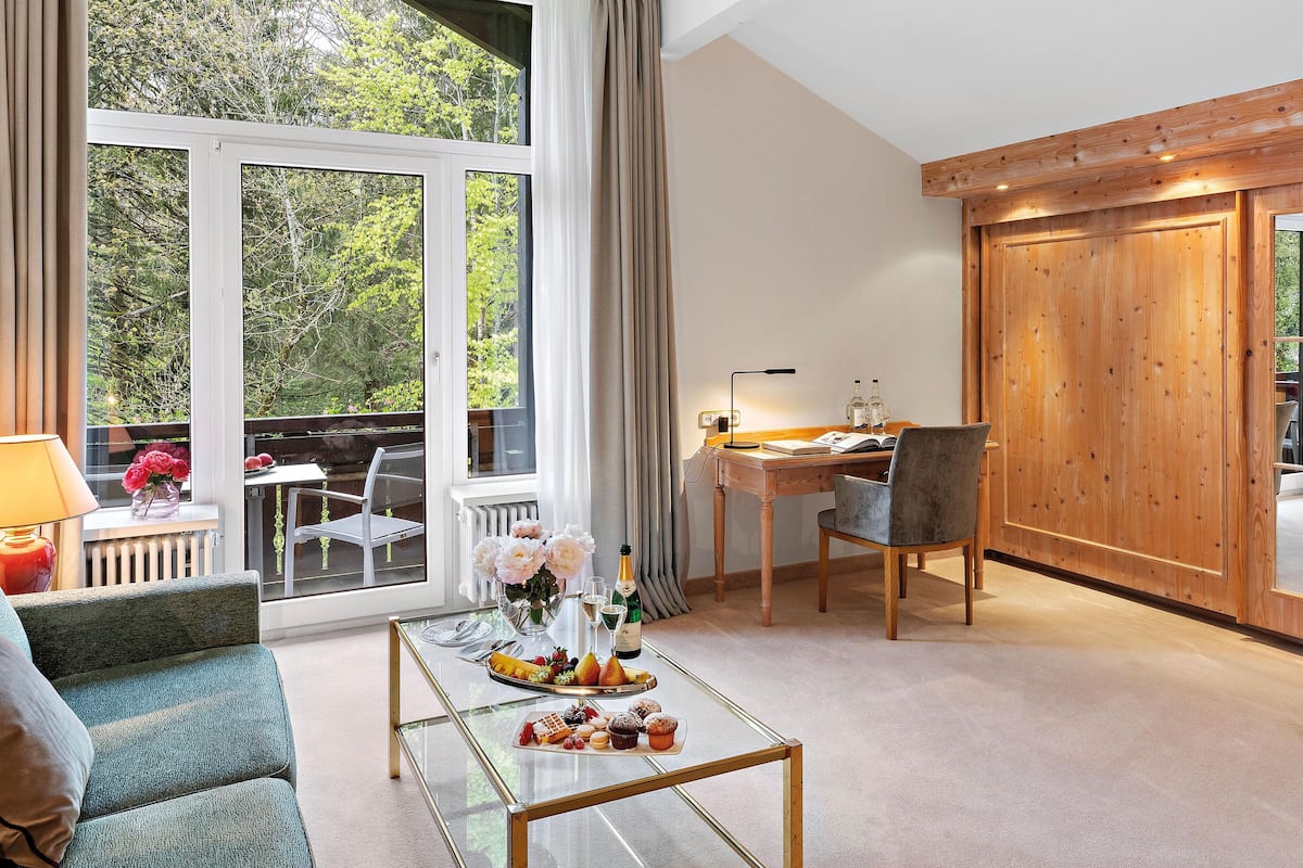 Economy Apartment, Annex Building | Minibar, in-room safe, desk, free WiFi