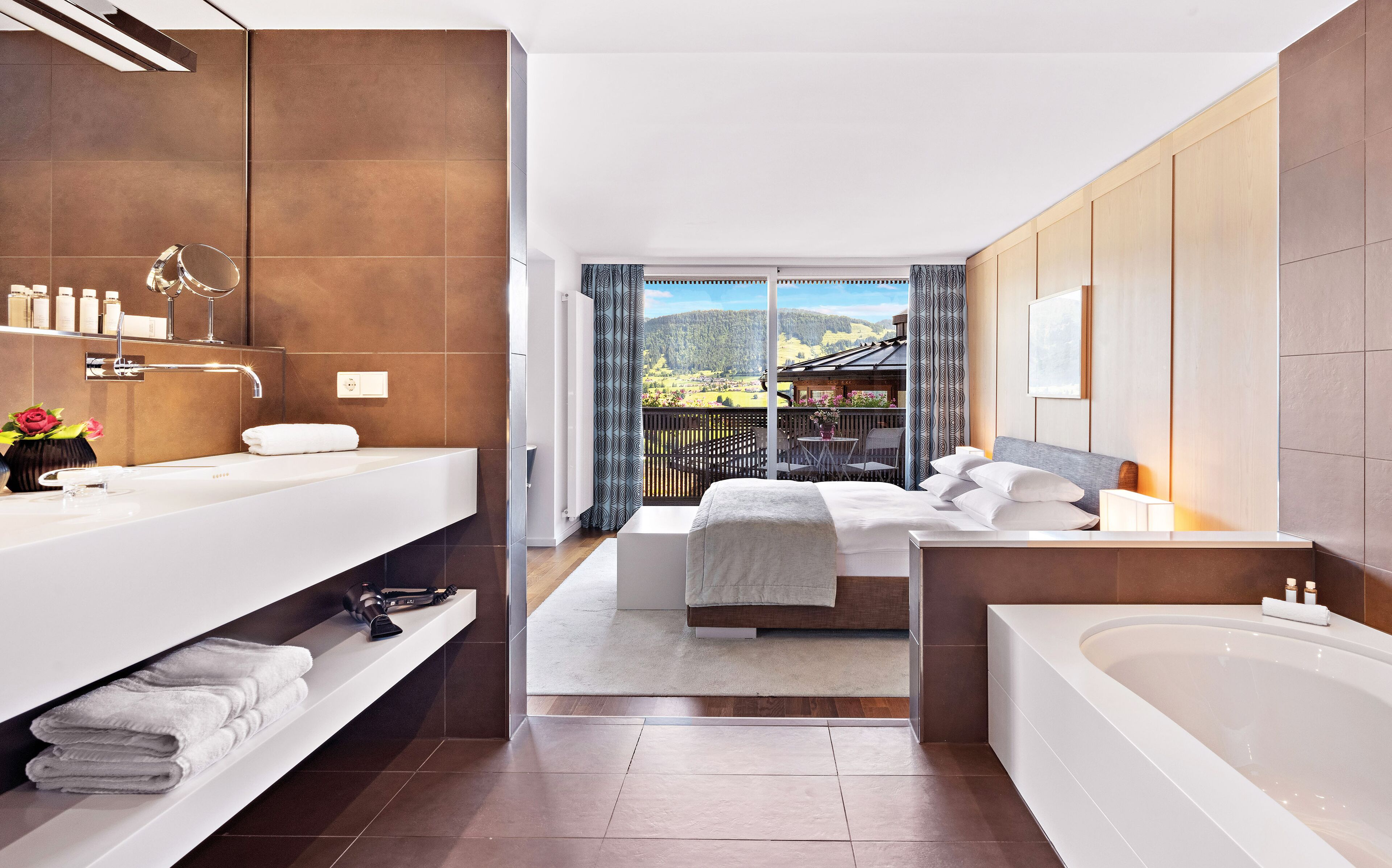junior suite, balcony, mountain view | bathroom | free toiletries, hair dryer, bathrobes, slippers