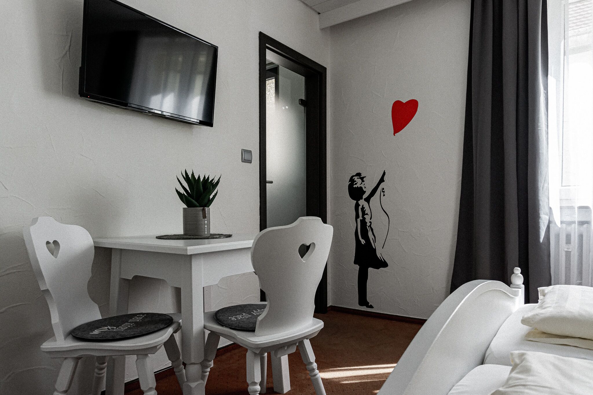 standard double room, 1 king bed | living area | 60-cm flat-screen tv with cable channels