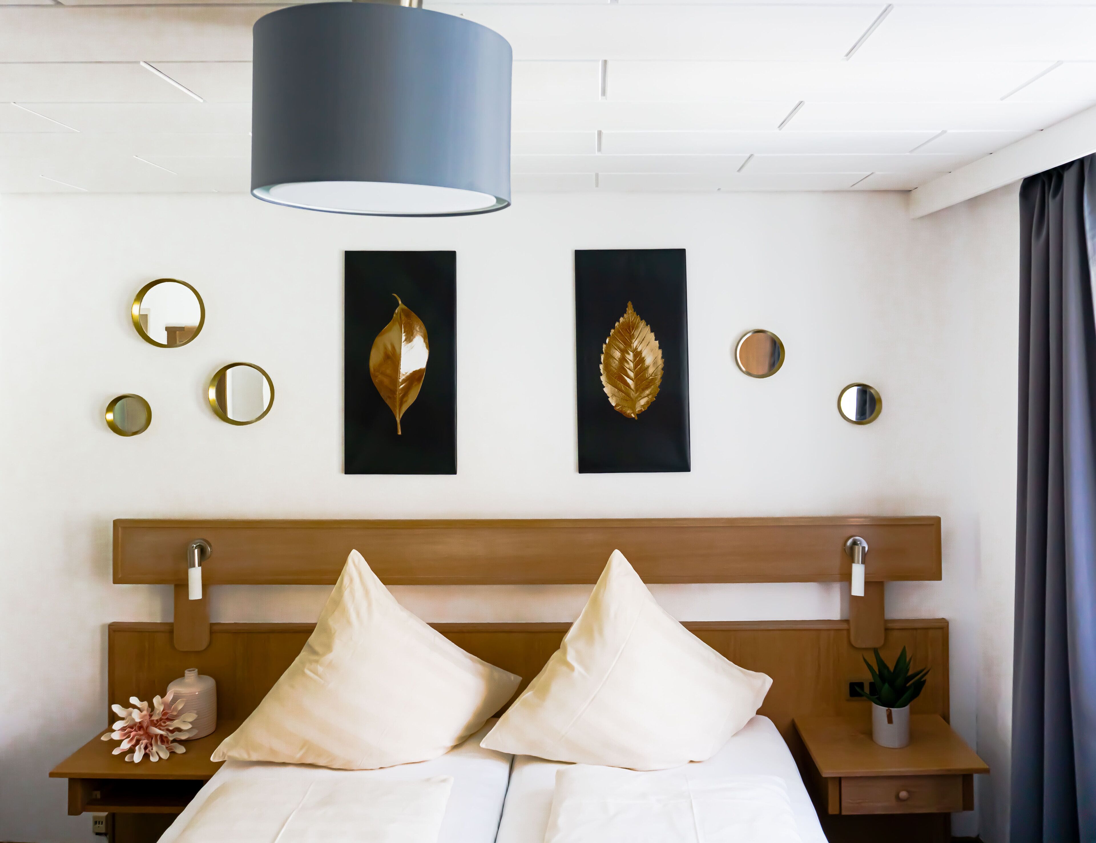 standard double room, 1 king bed | 1 bedroom, individually decorated, individually furnished, desk