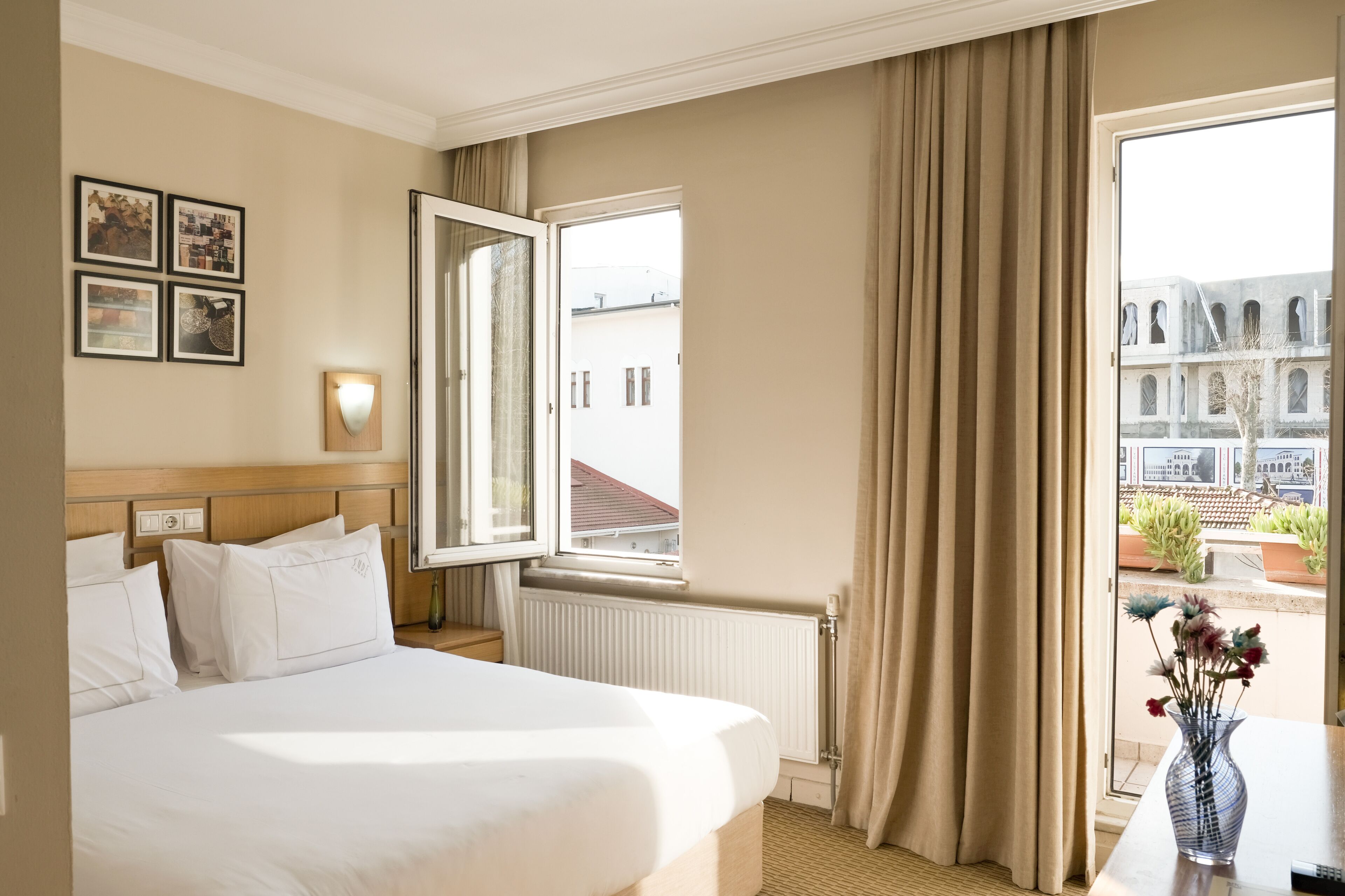 Minibar, desk, free WiFi, bed sheets