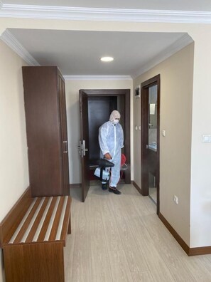 Sábanas de algodón egipcio, ropa de cama de alta calidad y minibar 
