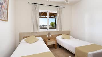 2 bedrooms, in-room safe, iron/ironing board, free WiFi