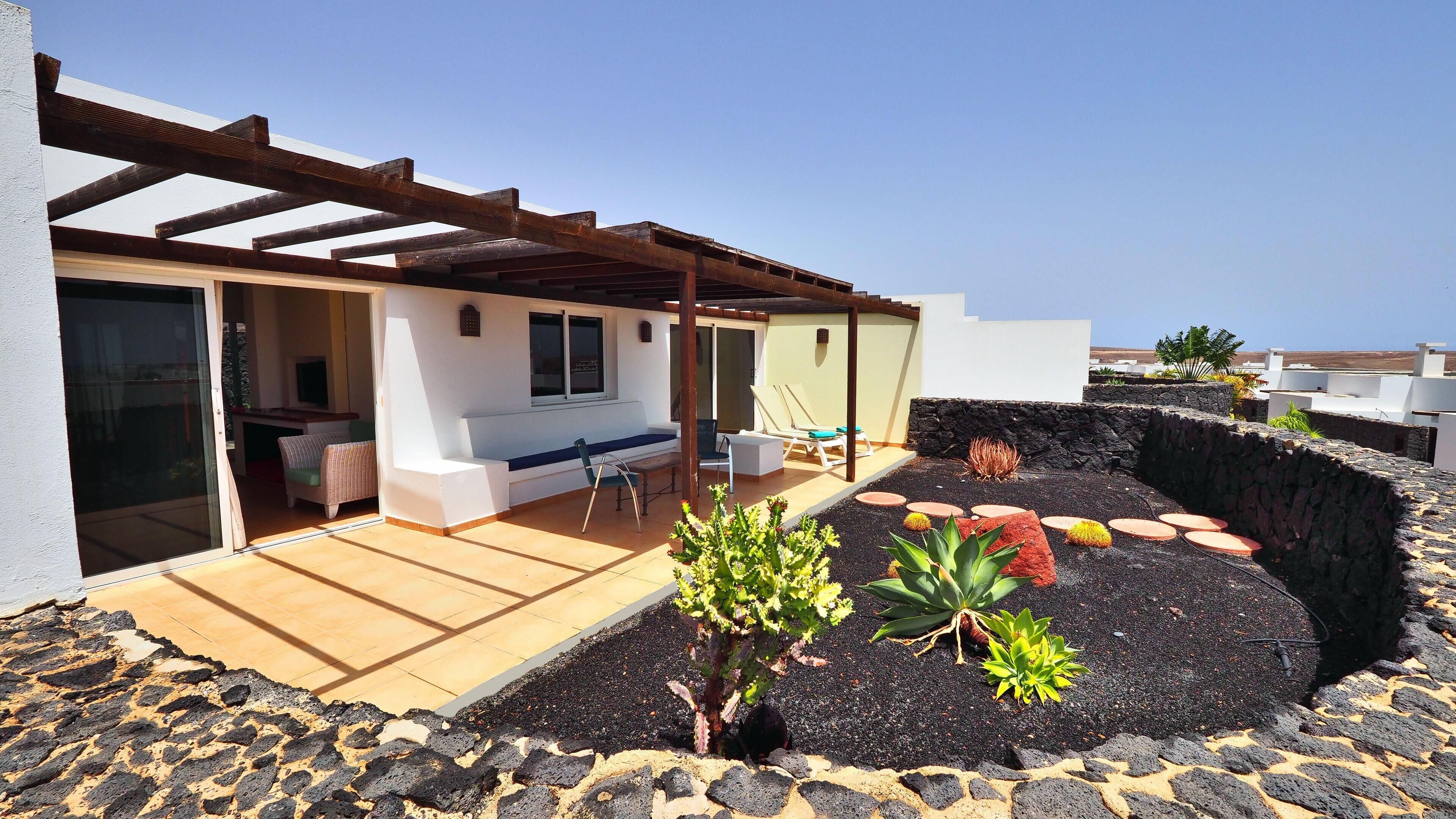 2 bedrooms, in-room safe, iron/ironing board, free WiFi