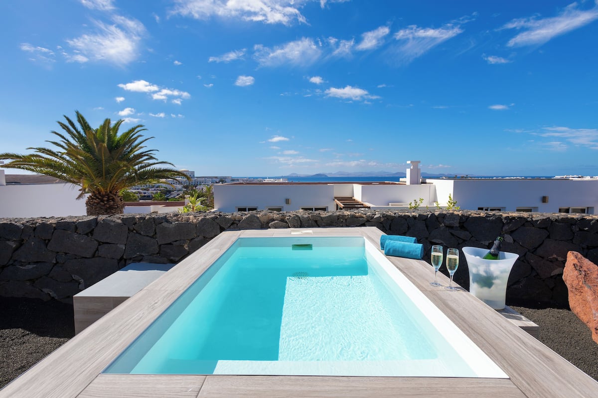 Private pool