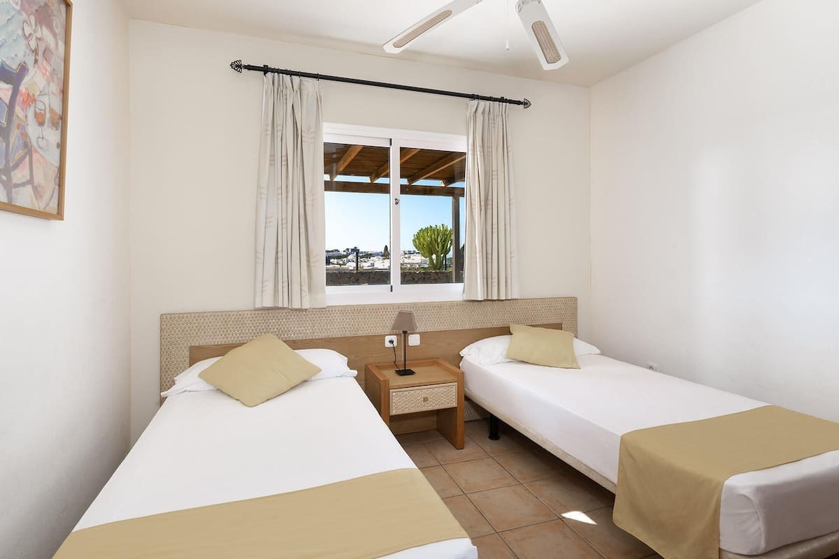 2 bedrooms, in-room safe, iron/ironing board, free WiFi